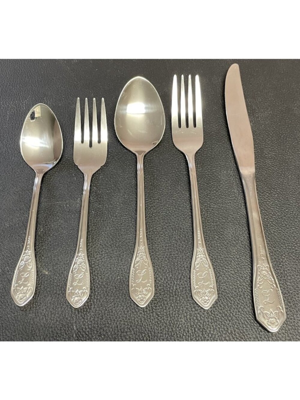One Vtg 5 Piece Place Setting “L” Monogram Customcraft Stainless Flatware Taiwan